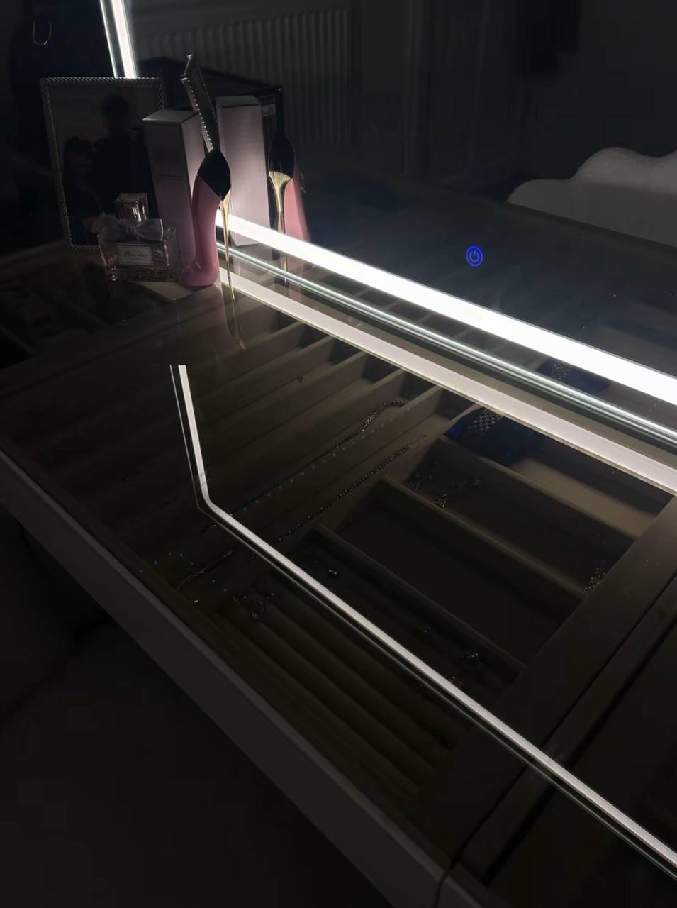 Customer photo of the WOLTU dressing table at home